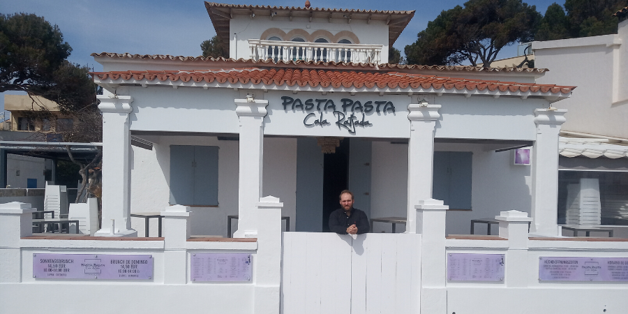 Luxus-Makler Marcel Remus bittet Mallorca-Fans das Pasta Pasta zu unterstützen