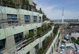 Reverb by Hard Rock Hotel in Hamburg wächst grün in die Höhe