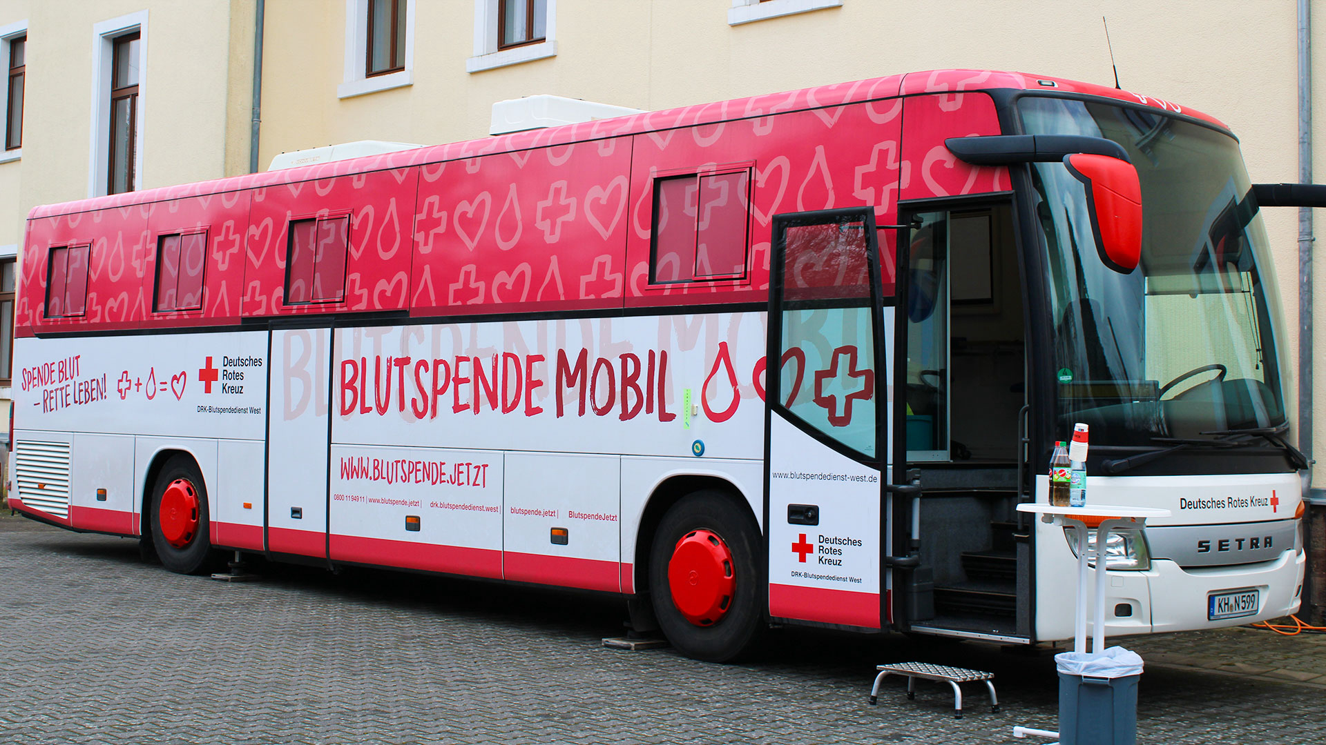 Blutkonservenmangel verringern: SIHOT organisierte mit dem Deutschen Roten Kreuz erneut eine Blutspendeaktion