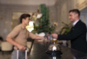 Keine Kraft mehr im Abendservice? Wie Hotels und Restaurants ihre Mitarbeitenden mit besserer Ernährung stärken