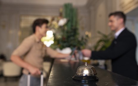Keine Kraft mehr im Abendservice? Wie Hotels und Restaurants ihre Mitarbeitenden mit besserer Ernährung stärken