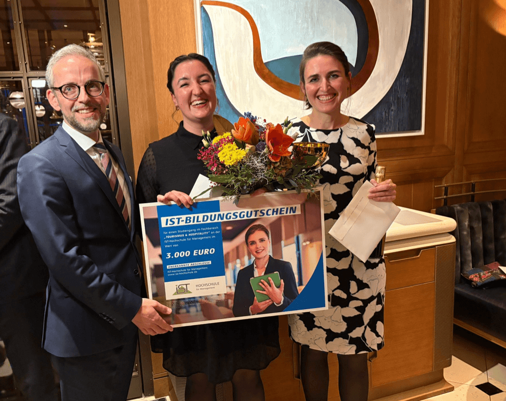 Sophie Scherer aus dem Brenners Park-Hotel & Spa gewinnt den 24. Azubi-Contest der  Selektion Deutscher Luxushotels