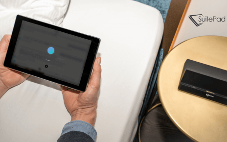 SuitePad präsentiert SuitePad AI: NeuerHotel Voice Assisstent für besserenIn-Room Gästeservice