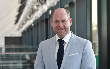 „Was die StadtHalle und HanseMesse ausmacht – und weshalb Rostock als Kongressstandort weiter an Bedeutung gewinnt: Ein Interview mit Oliver Fudickar“ 