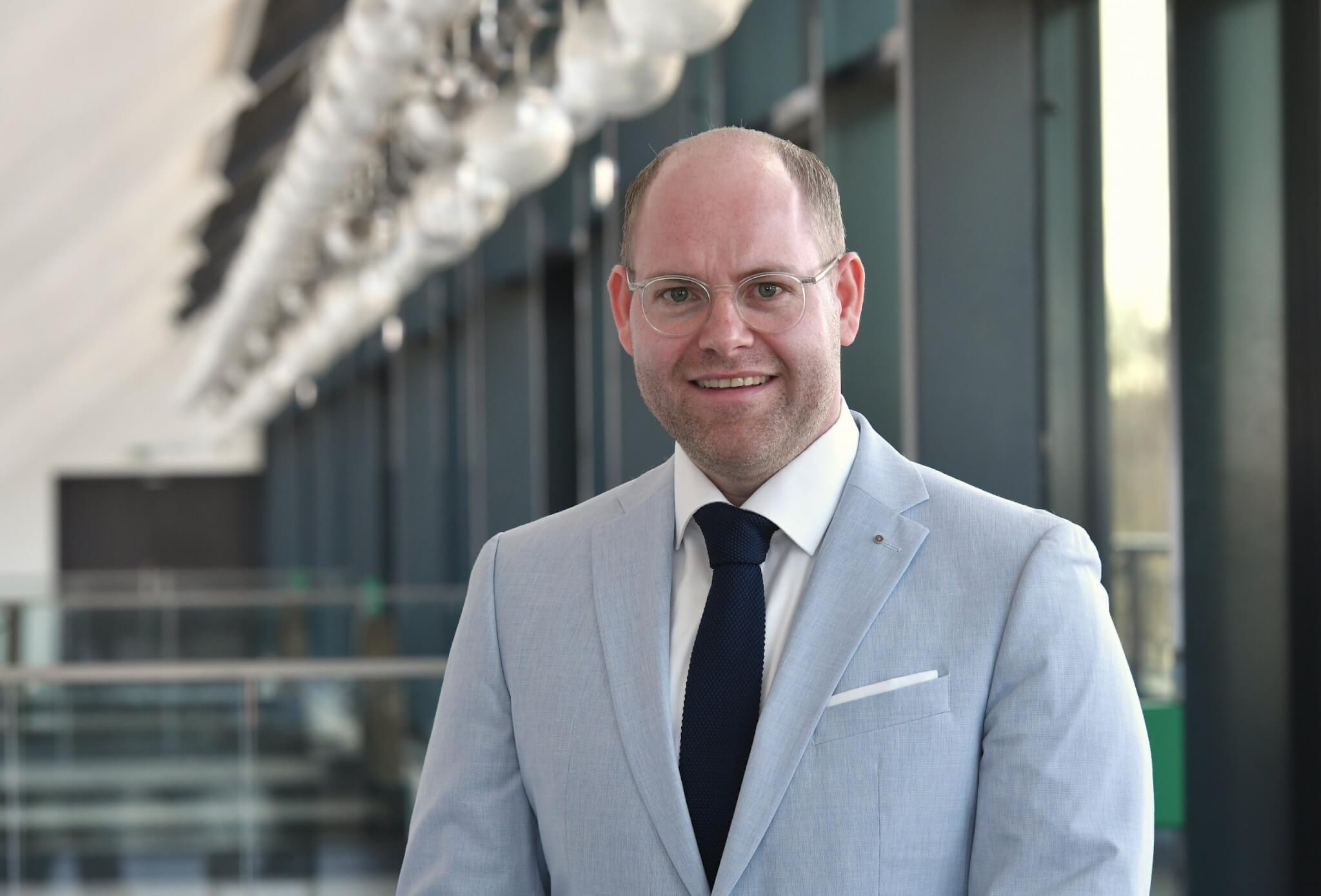 „Was die StadtHalle und HanseMesse ausmacht – und weshalb Rostock als Kongressstandort weiter an Bedeutung gewinnt: Ein Interview mit Oliver Fudickar“ 