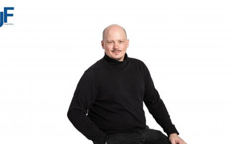 Felix Kraemer wird in die Taskforce „Digitalisierung & KI“ der Denkfabrik Zukunft der Gastwelt (DZG) berufen