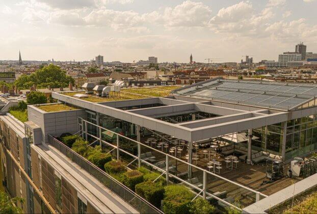 Eventlocations in Berlin für Sommerveranstaltungen: ALICE Rooftop & Garden & PIER 13 by ALICE