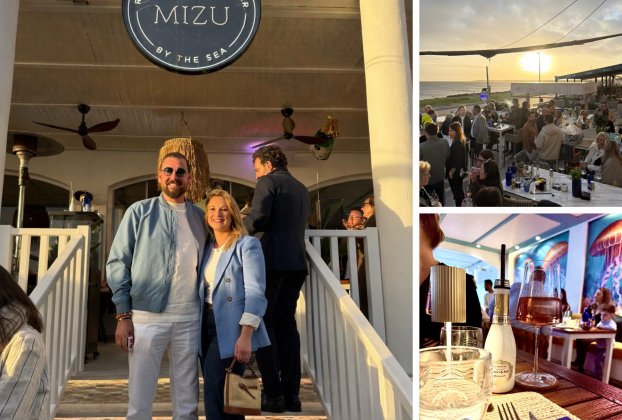 Mit dem MIZU Restaurant erweitert sich die Gastronomieszene auf Mallorca um ein Konzept, das bewusst über klassische Strandrestaurants hinausgeht. Bei der Eröffnung Ende März konnte ich mir selbst ein Bild machen. Schnell wurde deutlich: Im MIZU steht nicht nur das Essen im Mittelpunkt, sondern das gesamte Erlebnis. Ein neuer Ort zwischen Meer und Atmosphäre Sa Ràpita im Süden von Mallorca gilt als ruhig, ursprünglich und geprägt von Natur. Genau hier setzt das MIZU einen spannenden Kontrast. Der Raum wirkt reduziert und warm zugleich: viel Holz, weiches Licht und eine offene, entspannte Stimmung. Trotz Innenraum bleibt die Nähe zum Meer spürbar – ein Detail, das dem Konzept eine besondere Ruhe gibt. Das MIZU versteht sich nicht als klassisches Ziel, sondern als Ort, an dem man Zeit verbringt – ob für ein Dinner, einen Drink oder einfach einen längeren Abend. Mediterran-asiatische Küche auf Mallorca Kulinarisch kombiniert das Restaurant auf Mallorca mediterrane Zutaten mit asiatischen Einflüssen. Die Speisekarte umfasst unter anderem: Sushi und Sashimi Ceviche und Tataki Steaks vom heißen Stein Der Fokus liegt klar auf gemeinsamem Genießen: viele Gerichte sind zum Teilen gedacht und setzen auf intensive, aber ausgewogene Aromen. Zwischen Sushi, Feuer und Leichtigkeit Besonders präsent ist das Zusammenspiel von Gegensätzen: leichte, frische Komponenten aus dem Meer treffen auf kräftige, warme Aromen vom Grill. Die Steaks werden direkt am Tisch auf heißem Stein serviert, während Sushi und Bowls für Frische und Leichtigkeit sorgen. Insgesamt wirkt die Küche modern, klar strukturiert und bewusst reduziert. Restaurant und Bar zugleich Ein Teil des Konzepts ist die Verbindung von Restaurant und Bar. Das MIZU funktioniert nicht nur als Dinner-Location, sondern auch als Treffpunkt für Drinks. Weine, Cocktails und eine entspannte Atmosphäre machen es möglich, den Abend flexibel zu gestalten – vom kurzen Besuch bis zum langen Aufenthalt. Neue Impulse für den Süden Mallorcas Gerade im Vergleich zur klassischen Gastronomie in Sa Ràpita fällt das MIZU auf. Es bringt eine internationalere Handschrift auf Mallorca in eine Region, die bisher eher traditionell geprägt ist. Dabei bleibt die entspannte, mediterrane Grundstimmung erhalten – was das Konzept besonders stimmig macht. MIZU – Ein Ort, an dem man bleibt.