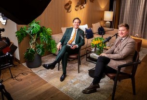 HotelPartner-Gründer Oliver Meyer startet Hospitality-Podcast „Ausgebucht“