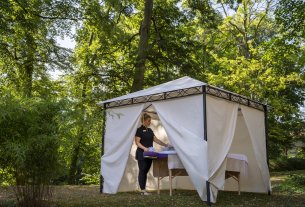 Open-Air-Massagen im Spa des Dolce by Wyndham Bad Nauheim: besonderes Wellness-Erlebnis inmitten der Natur
