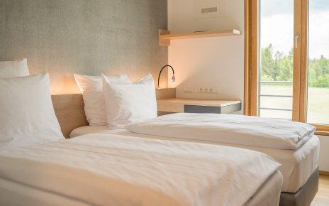 DEKRA Automobil GmbH investiert in Millionenhöhe in die Zukunft des DEKRA Congresshotels Wart