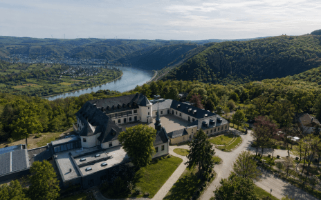 Wiedereröffnung des Jakobsberg Nature Resort –Neues Luxus-Hideaway über dem Rhein