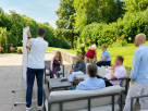 Gruppenarbeiten unter freiem Himmel