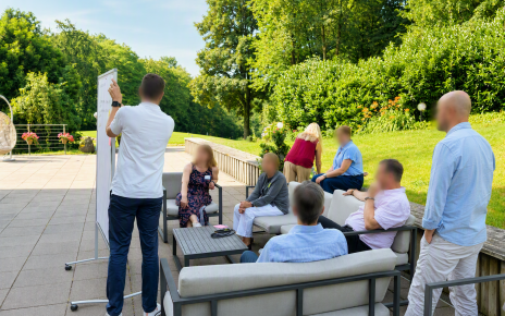 Gruppenarbeiten unter freiem Himmel