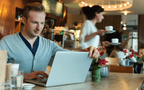 Digitales Berichtsheft ab 2027: Was sich für Ausbildungsbetriebe in Hotellerie und Gastronomie ändert